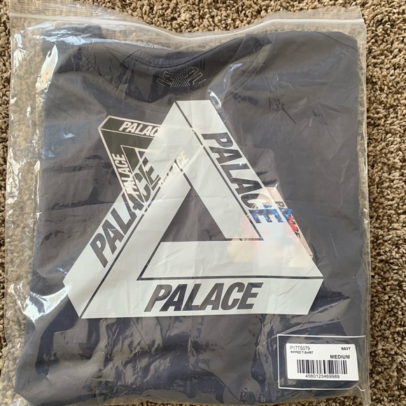Palace Tri Ferg Ripped T-Shirt - Picture 5 of 5